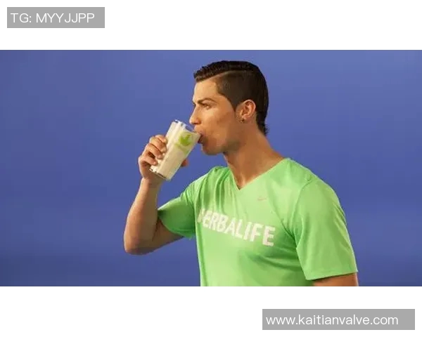 如何绘制日本足球明星的魅力形象与艺术表现技巧分享