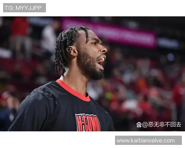 篮网与火箭激战28日赛场谁能在这场对决中笑到最后